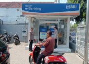 Kanit Sabhara polsek Gudo dan anggota SPKT patroli sambang kantor desa titipkan pesan kamtibmas