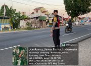 Anggota Spkt Polsek Perak lakukan kegiatan pengaturan jalan
