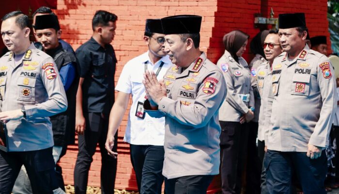 Tingkatkan Sinergitas Polri dengan Ulama, Kapolri Silaturahmi ke Pondok Pesantren Syiddiqiyah Ploso Jombang