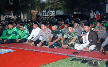 Polres Jombang Bersama  Ratusan Driver Ojol Gelar Salat Gaib dan Doa Bersama Untuk Affan Kurniawan