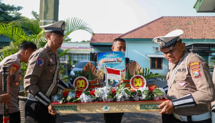 Moment HUT TNI ke 80, Kapolres Jombang Beri Kejutan kepada Kodim 0814 Jombang dan Sat Radar 222 Ploso Jombang