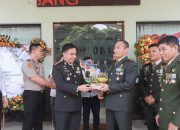 Moment HUT TNI ke-81, Kapolres Jombang Beri Kejutan kepada Kodim 0814, Sat Radar 405 Ploso dan Subdenpom Jombang